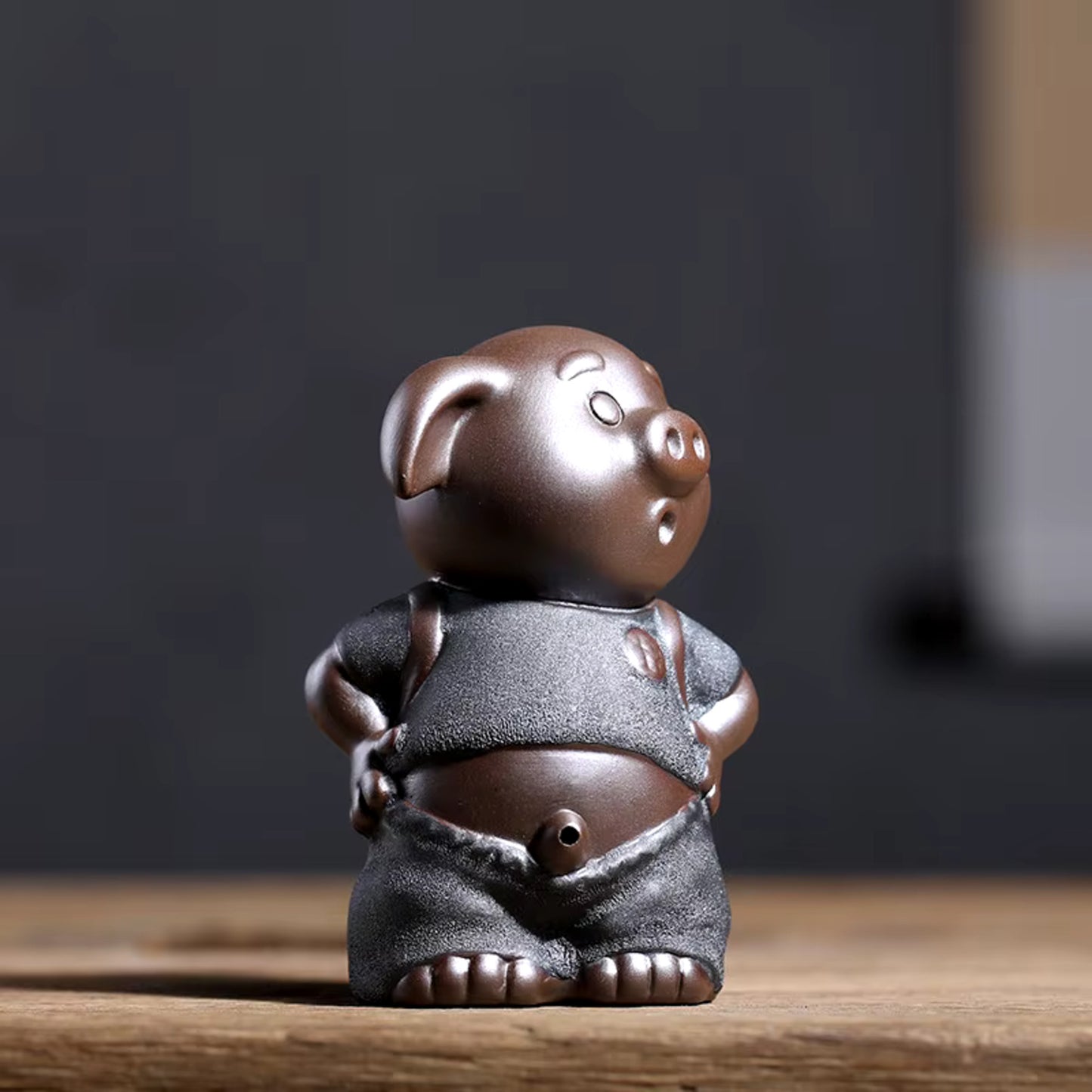 Black Gold Peeing Water Spray Pig Animal Figurine Handicrafts Mini Sculpture